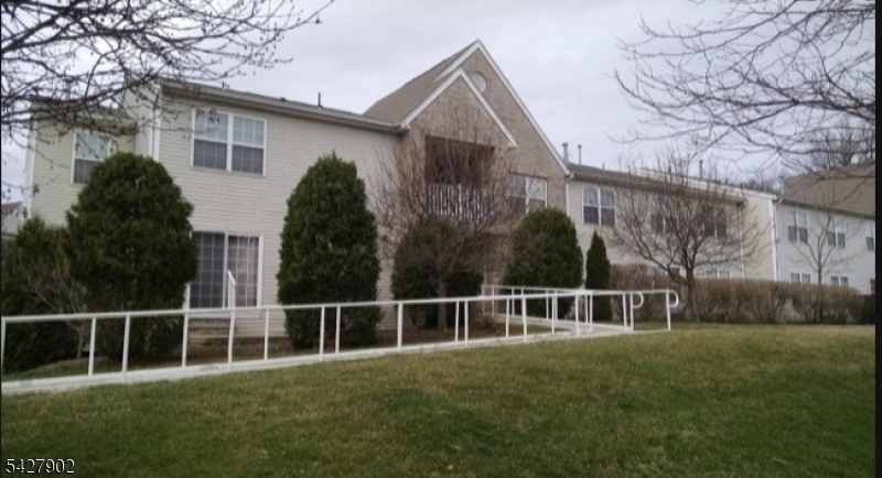 37 Parkside Court Wayne, NJ 07470 - Photo 9 of 10