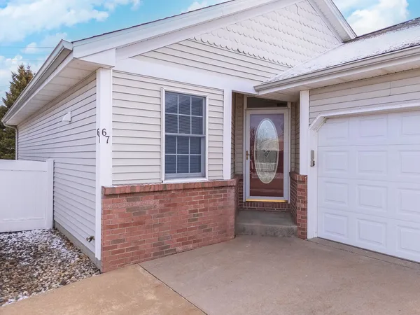 a view of an entryway of the house