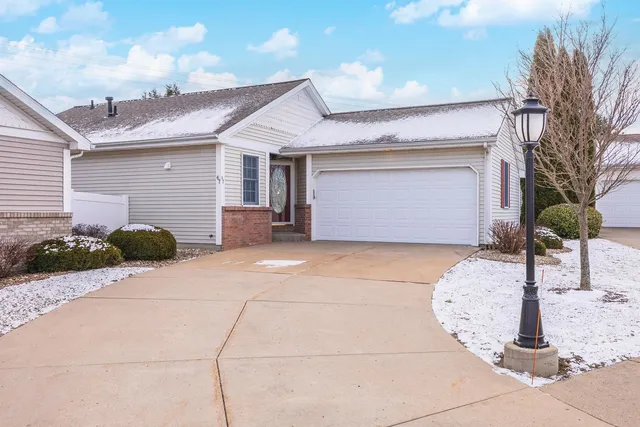 $285,500 | 67 Astoria Way, Bloomington, IL 61704