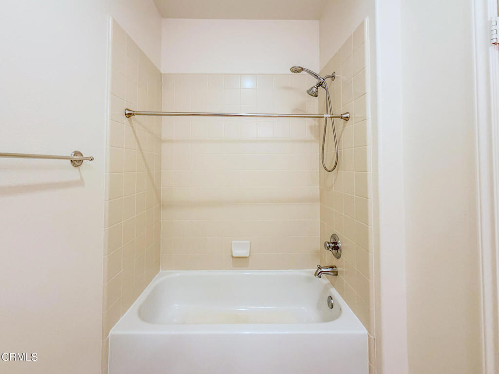 8262 Onyx Street Ventura, CA 93004 - Photo 25 of 33 a bathroom with a bathtub