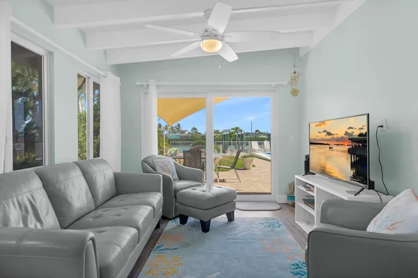 $875,000 | 70 7th Street, Key Colony Beach, FL 33051