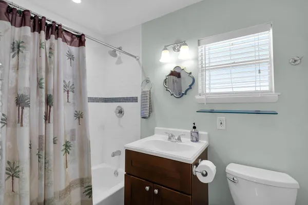 $875,000 | 70 7th Street, Key Colony Beach, FL 33051