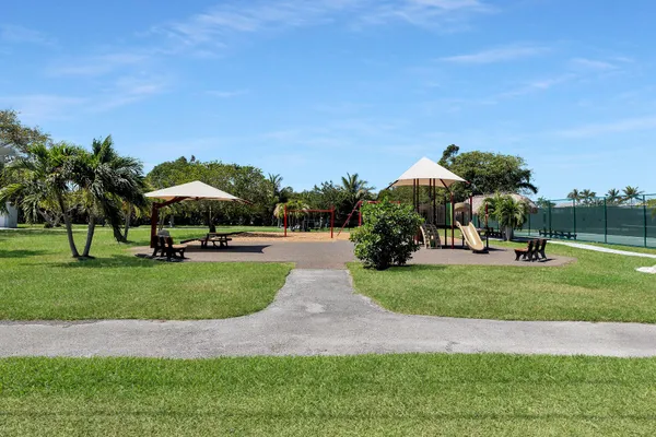 $875,000 | 70 7th Street, Key Colony Beach, FL 33051