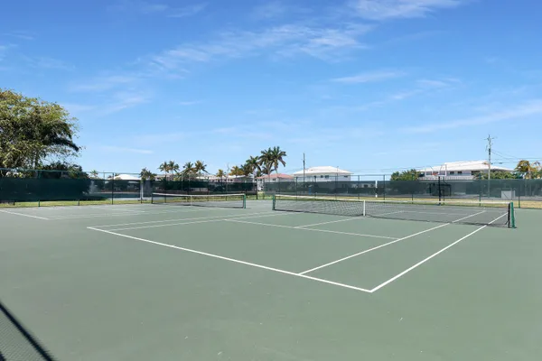 $875,000 | 70 7th Street, Key Colony Beach, FL 33051