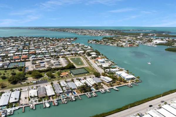 $875,000 | 70 7th Street, Key Colony Beach, FL 33051