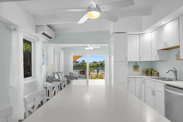 $875,000 | 70 7th Street, Key Colony Beach, FL 33051