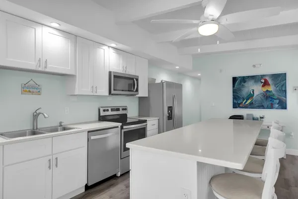 $875,000 | 70 7th Street, Key Colony Beach, FL 33051