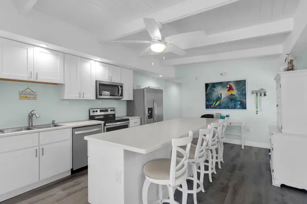 $875,000 | 70 7th Street, Key Colony Beach, FL 33051