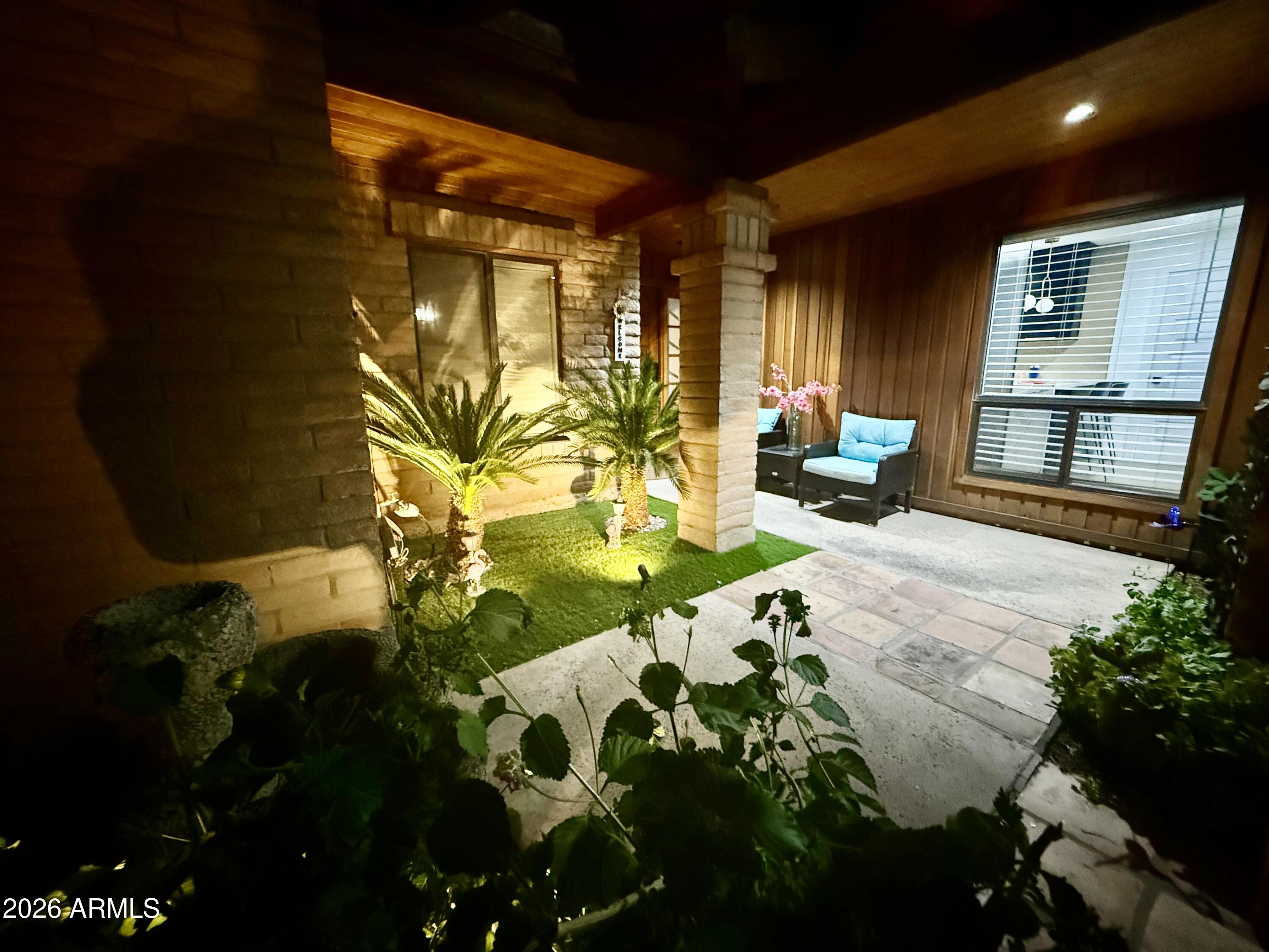 22 West Royal Palm Road Phoenix, AZ 85021 - Photo 2 of 26