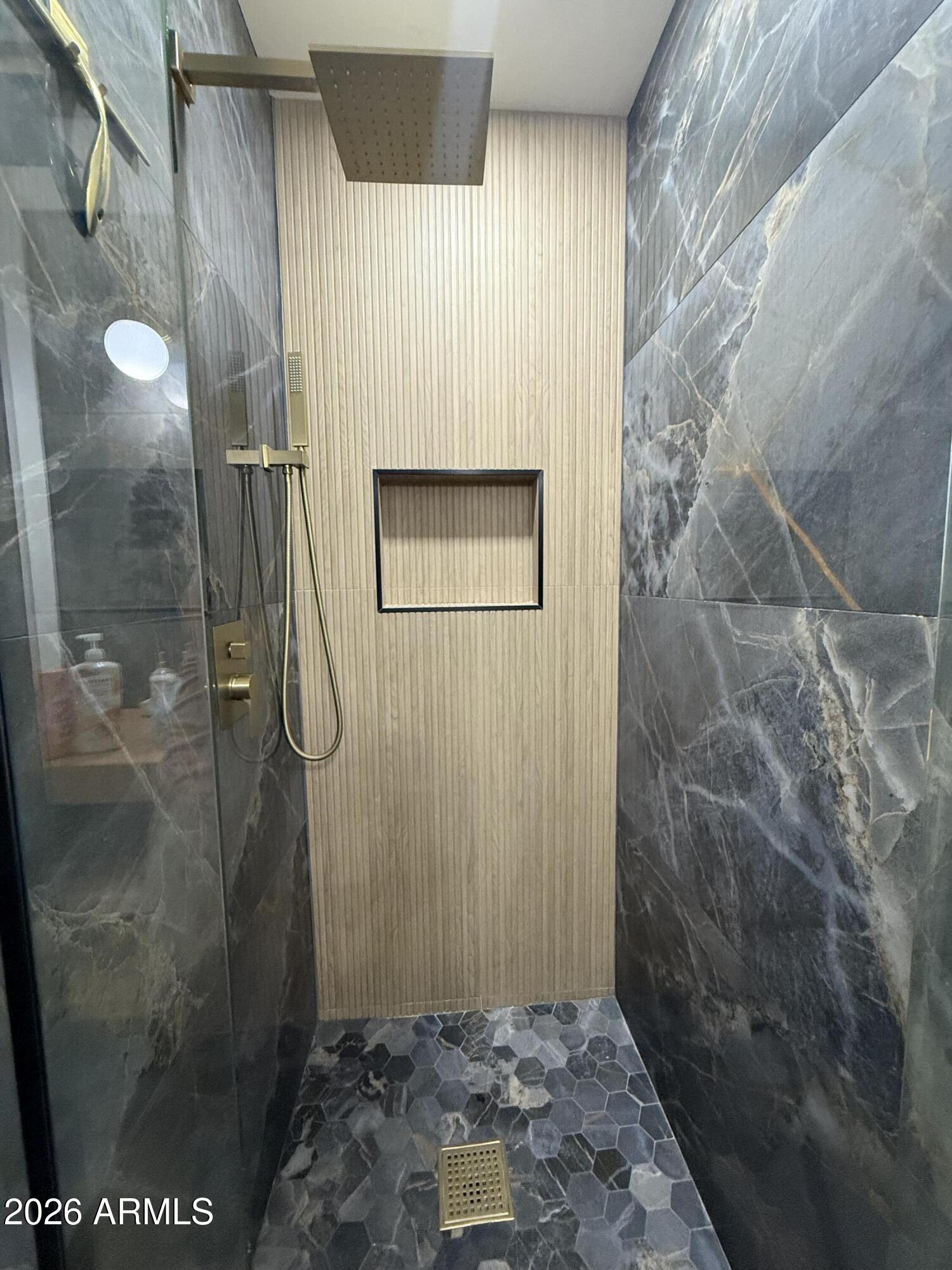 22 West Royal Palm Road Phoenix, AZ 85021 - Photo 21 of 26 a bathroom with a shower