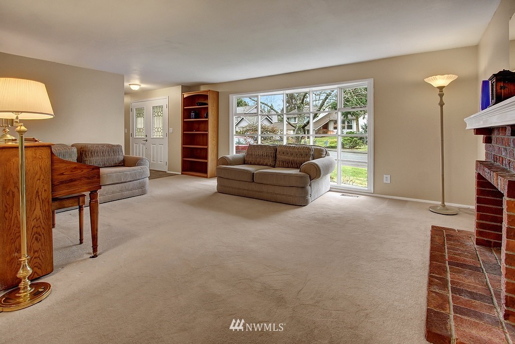 18441 134th Avenue Southeast Renton, WA 98058 - Photo 4 of 25 Gallery Image 4