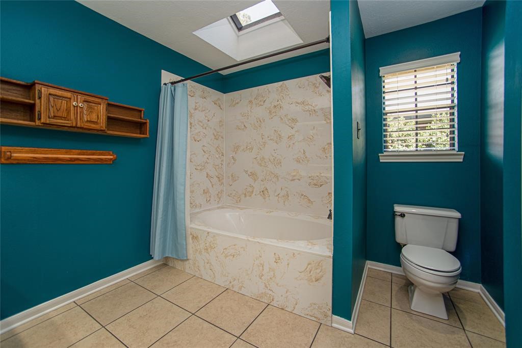 28816 South Diamondhead Conroe, TX 77356 - Photo 13 of 23 a bathroom with a toilet and a bathtub