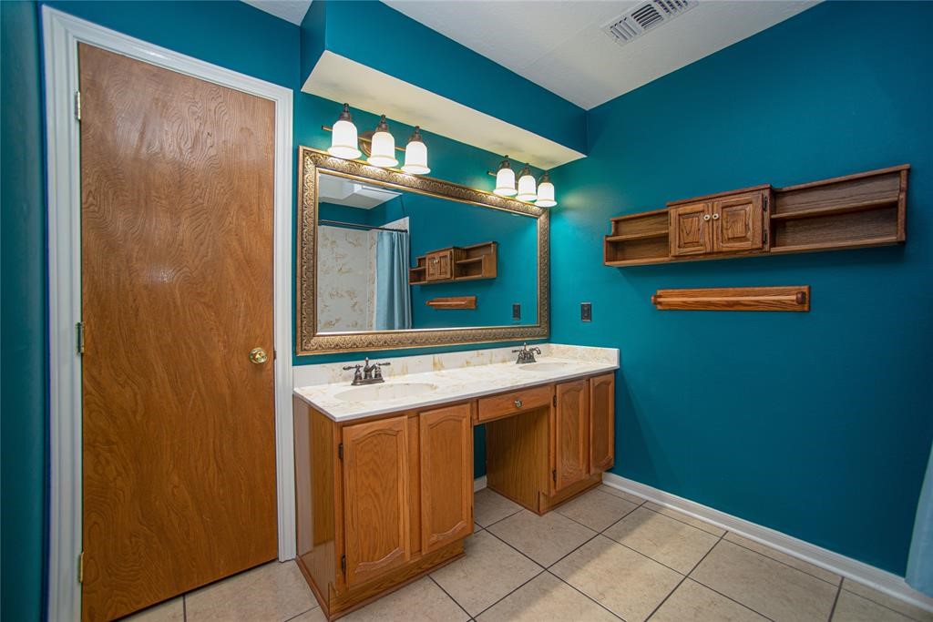 28816 South Diamondhead Conroe, TX 77356 - Photo 14 of 23 a utility room with washer and dryer
