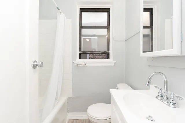 $1,050 | 4735 North Beacon Street, Unit 314, Chicago, IL 60640