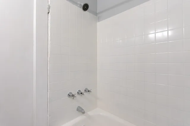 $1,050 | 4735 North Beacon Street, Unit 314, Chicago, IL 60640