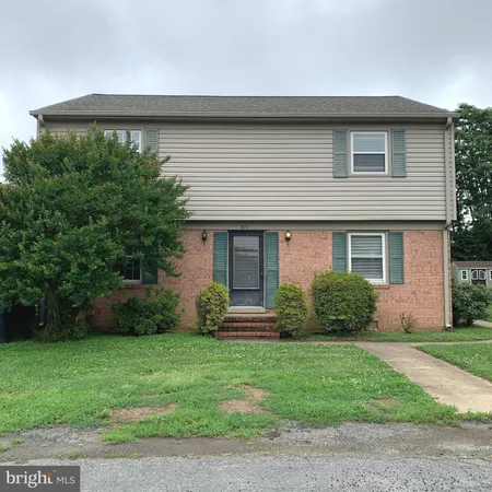 $1,575 | 300 Claiborne Avenue, Unit 2, Fredericksburg, VA 22405