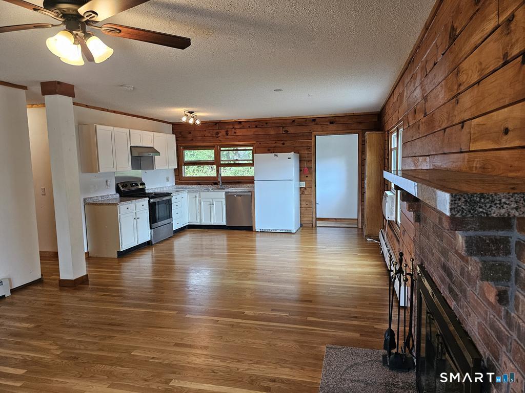 698 Leetes Island Road Branford, CT 06405 - Photo 15 of 33