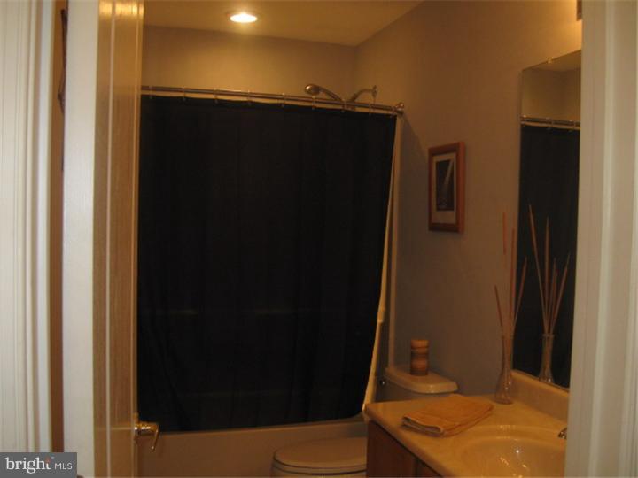 139 Castleton Road Delran, NJ 08075 - Photo 16 of 22 Bathroom