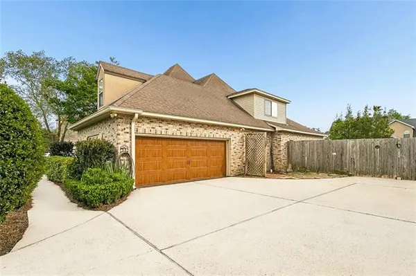 $781,000 | 56 Robyn Place, Mandeville, LA 70471