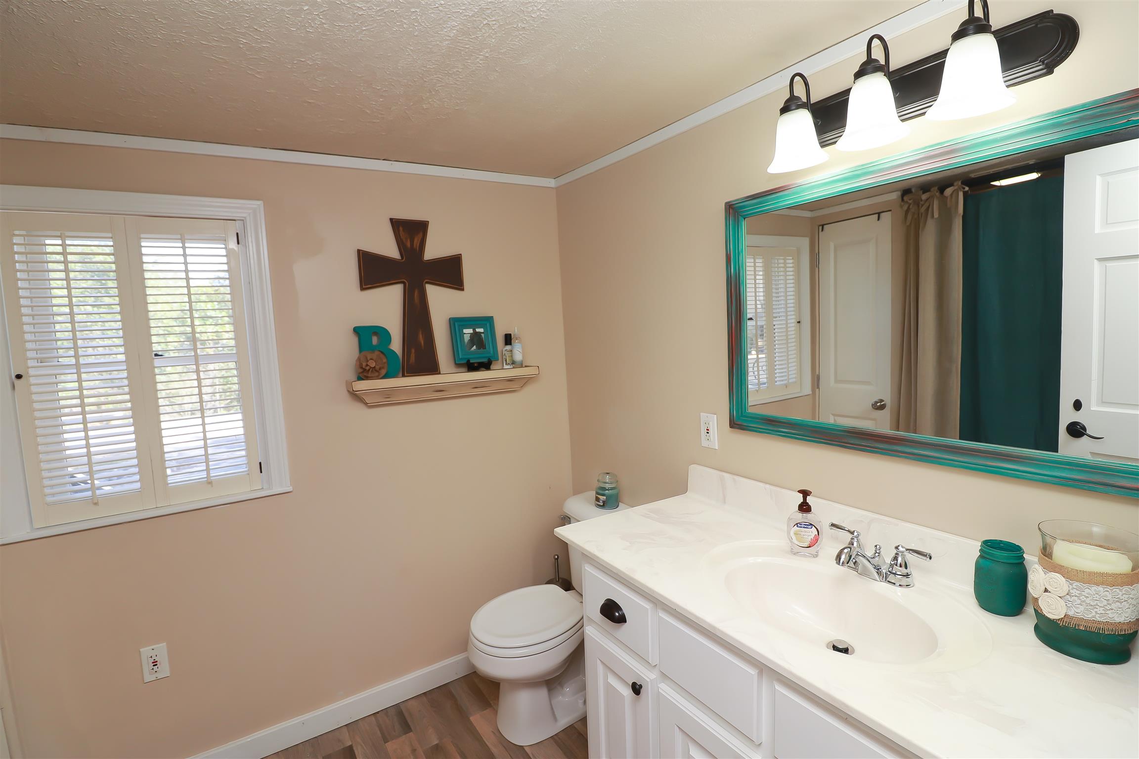 4639 Cathey Ridge Road Manchester, TN 37355 - Photo 16 of 30 a bathroom with a toilet sink and mirror
