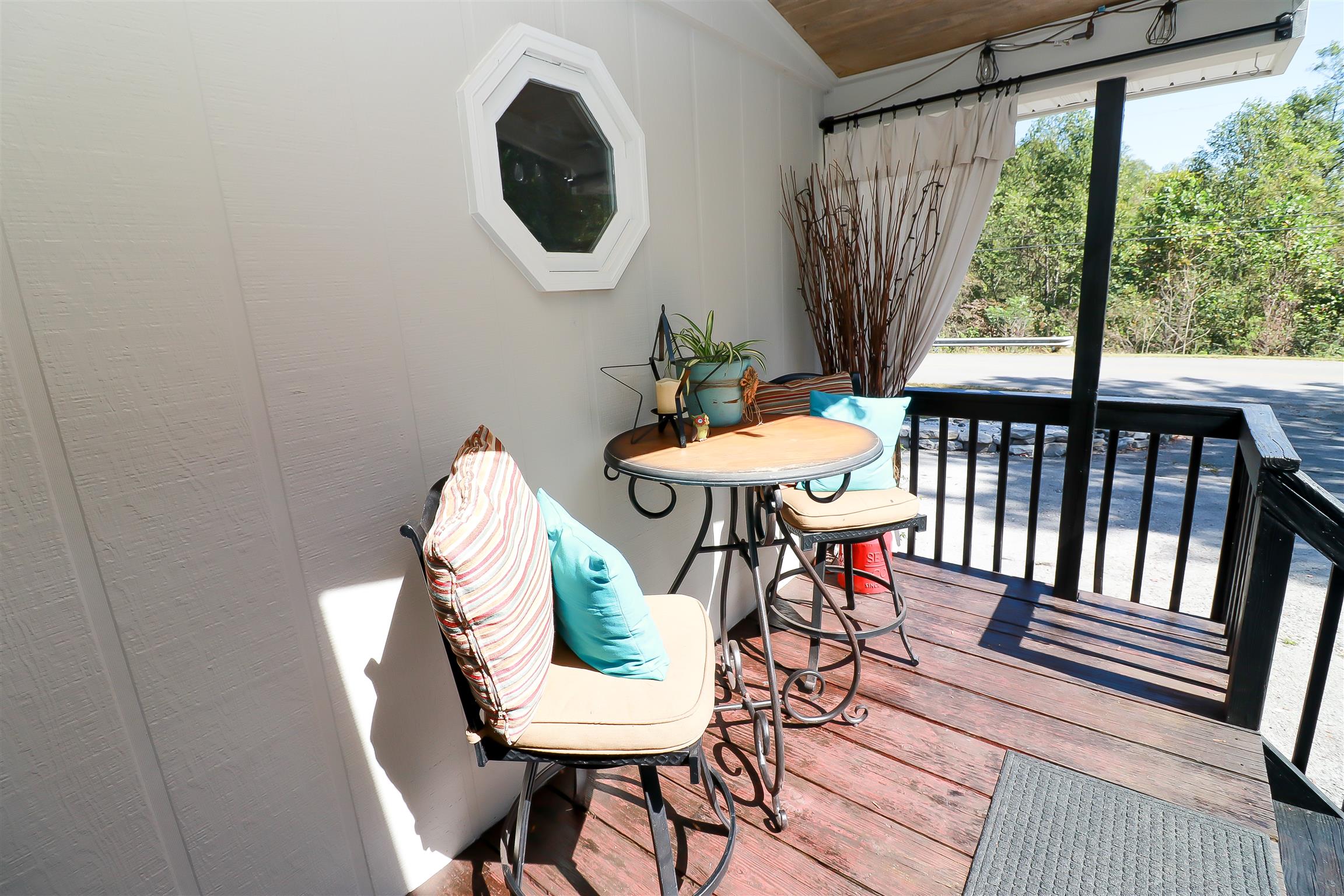 4639 Cathey Ridge Road Manchester, TN 37355 - Photo 3 of 30 a view of a chairs and table in the balcony