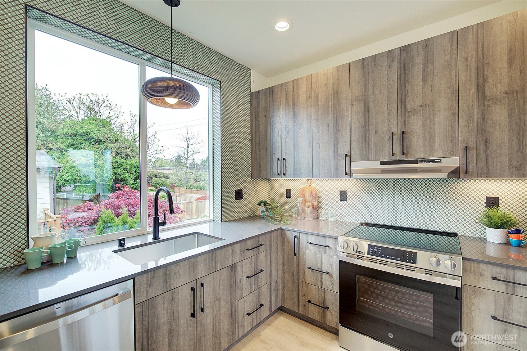 7912 34th Avenue Southwest, Unit B Seattle, WA 98126 - Photo 6 of 17