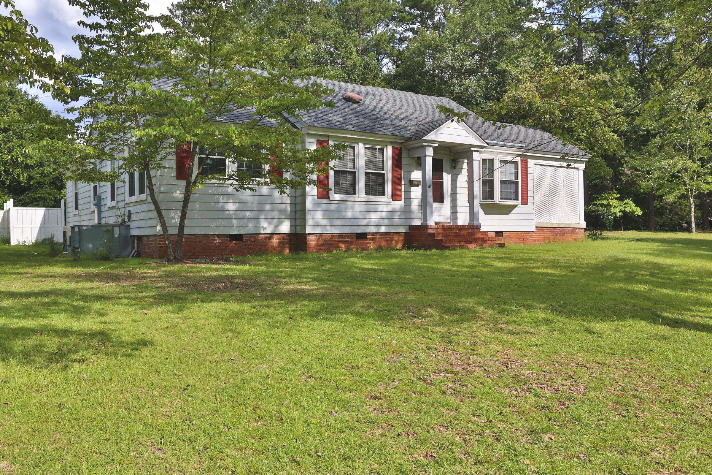 320 Deweese Avenue Rockingham, NC 28379 - Photo 3 of 34 2Z1A5004