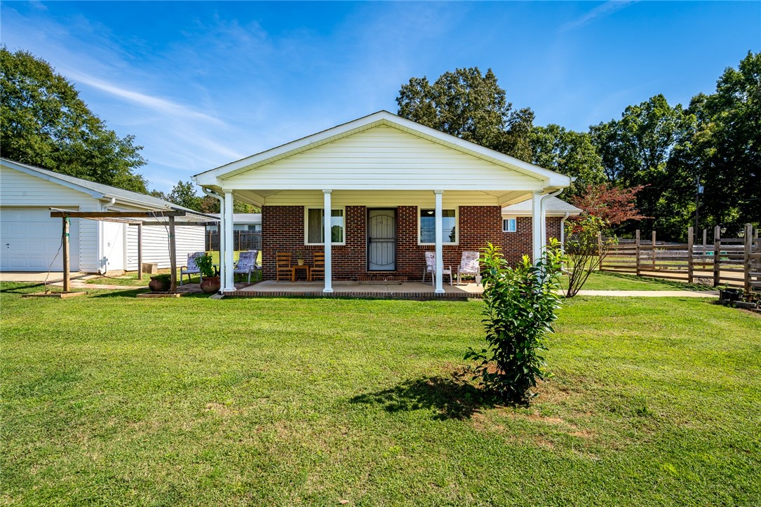 300 Eastview Road Pelzer, SC 29669 - Photo 3 of 28