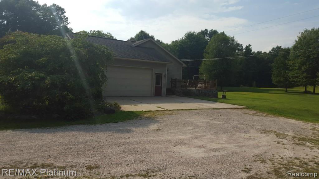 2537 Swarthout Road Pinckney, MI 48169 - Photo 2 of 37