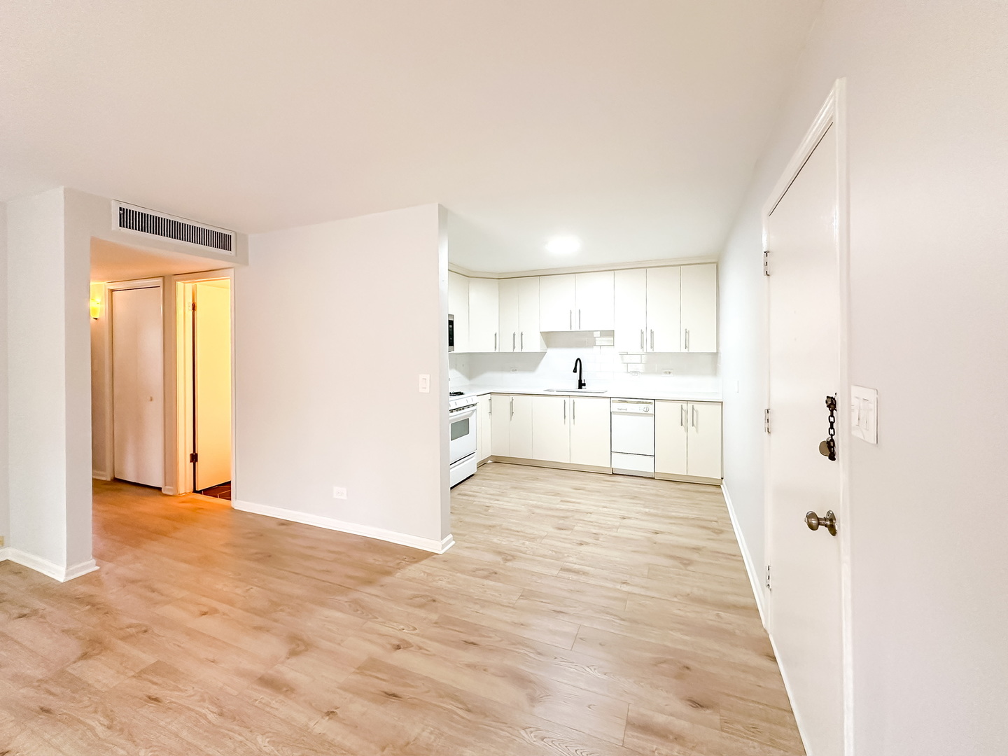 2812 Dundee Road, Unit 15C Northbrook, IL 60062 - Photo 2 of 19 Gallery Image 2