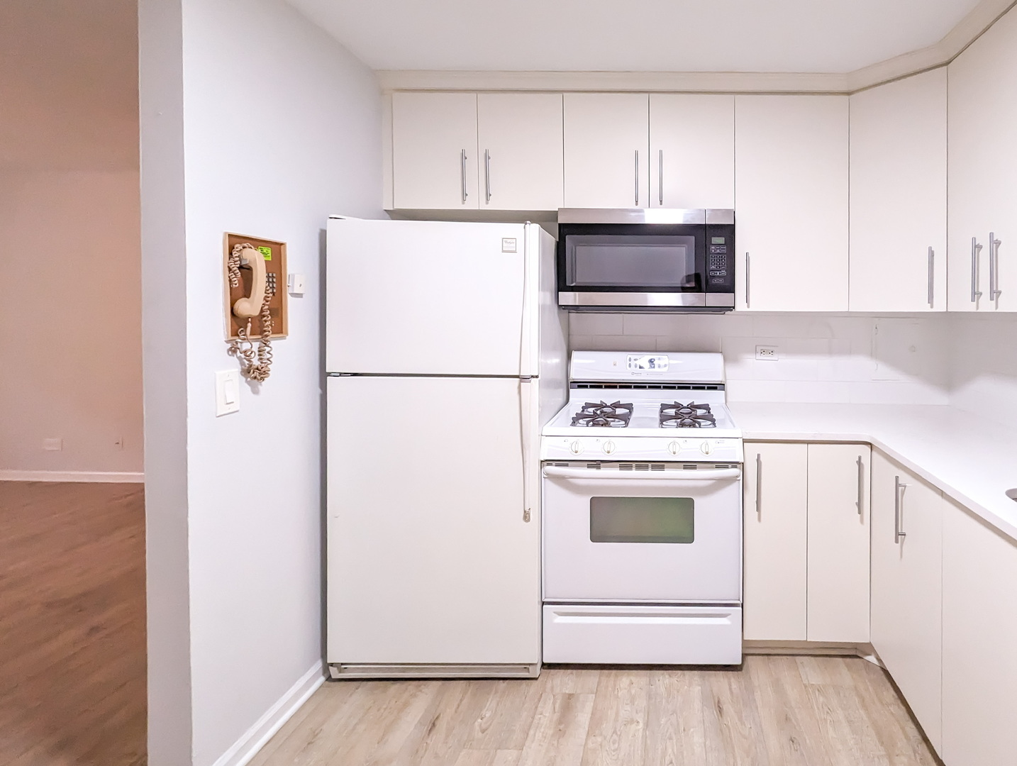 2812 Dundee Road, Unit 15C Northbrook, IL 60062 - Photo 4 of 19 Gallery Image 4