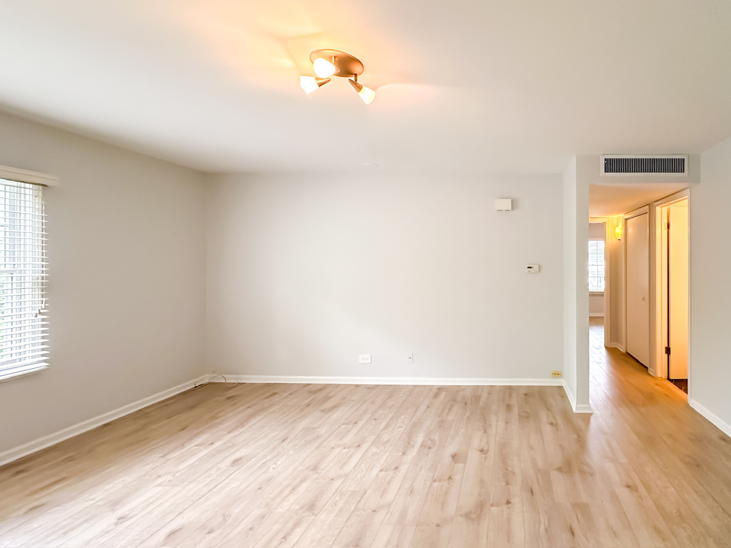2812 Dundee Road, Unit 15C Northbrook, IL 60062 - Photo 8 of 19 Gallery Image 8