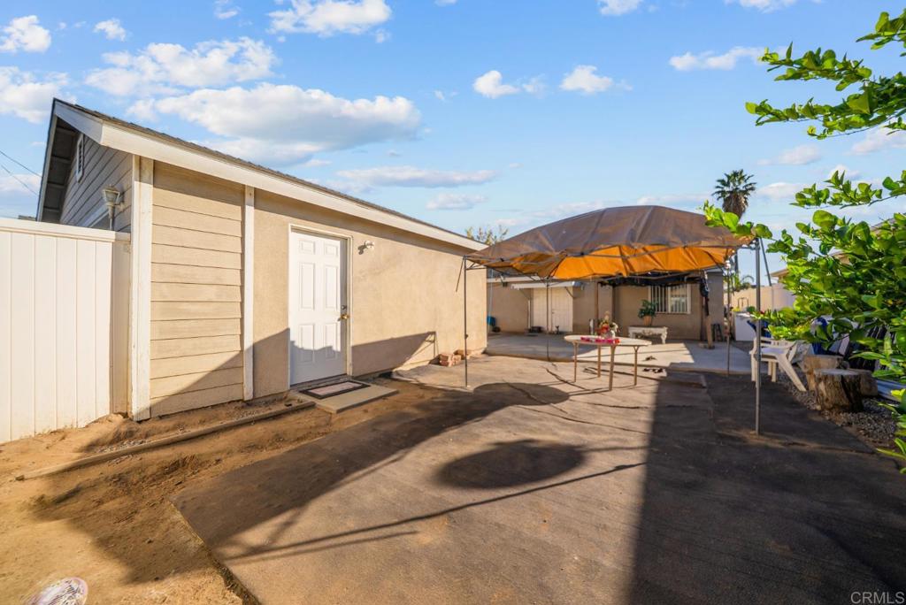 154 East 11th Street Perris, CA 92570 - Photo 26 of 37 a living room with furniture and a large window