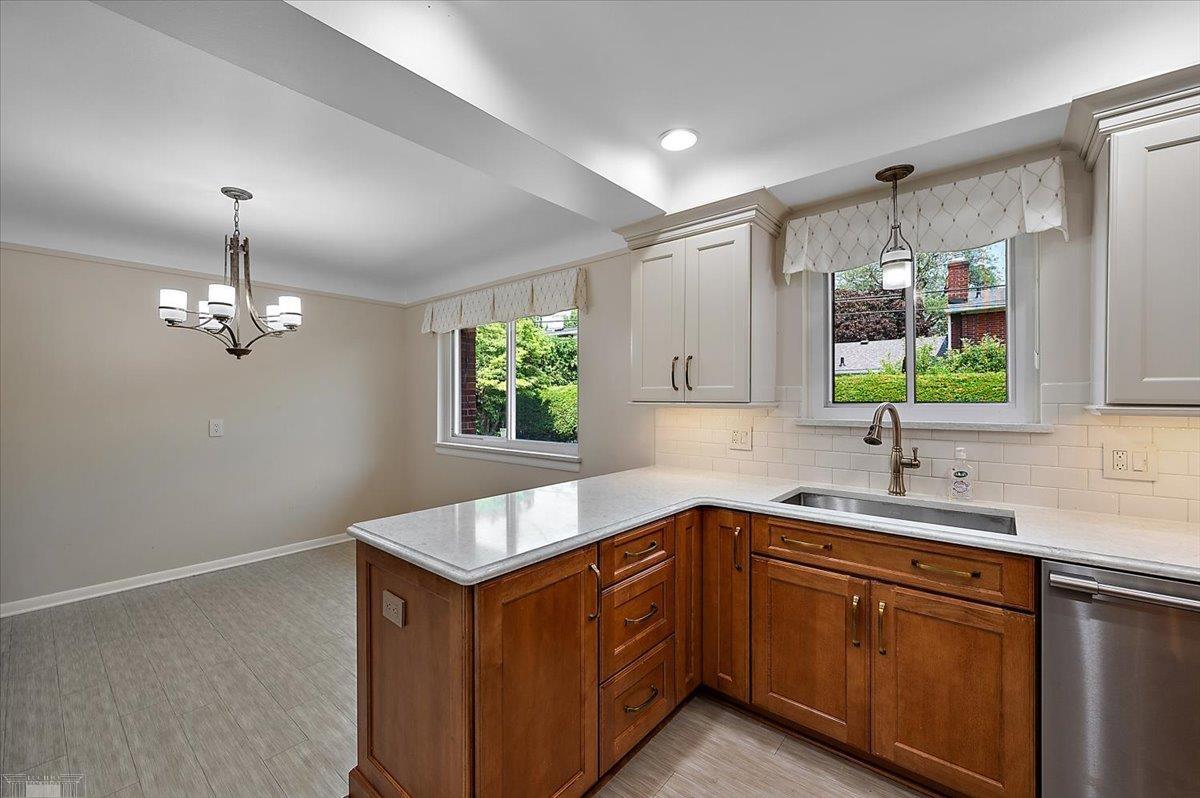 632 South Rosedale Court Grosse Pointe, MI 48236 - Photo 17 of 63 50181913-6e5972c6-dd51-493a-8279-995d435de1d5.JPG