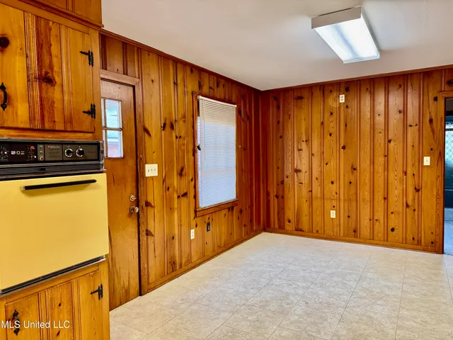 $179,000 | 12 Fatherland Road, Natchez, MS 39120