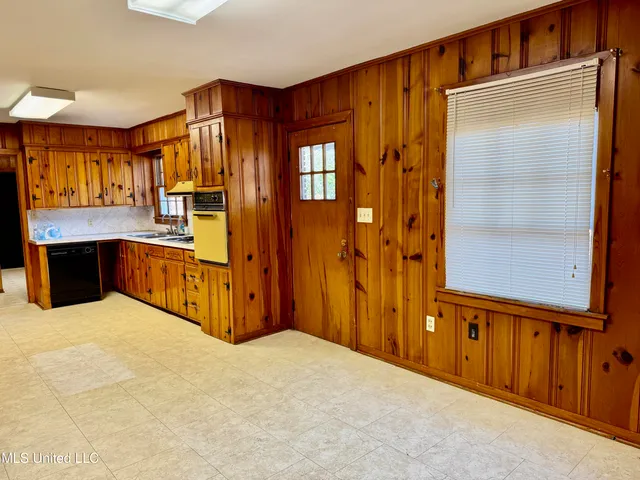 $179,000 | 12 Fatherland Road, Natchez, MS 39120