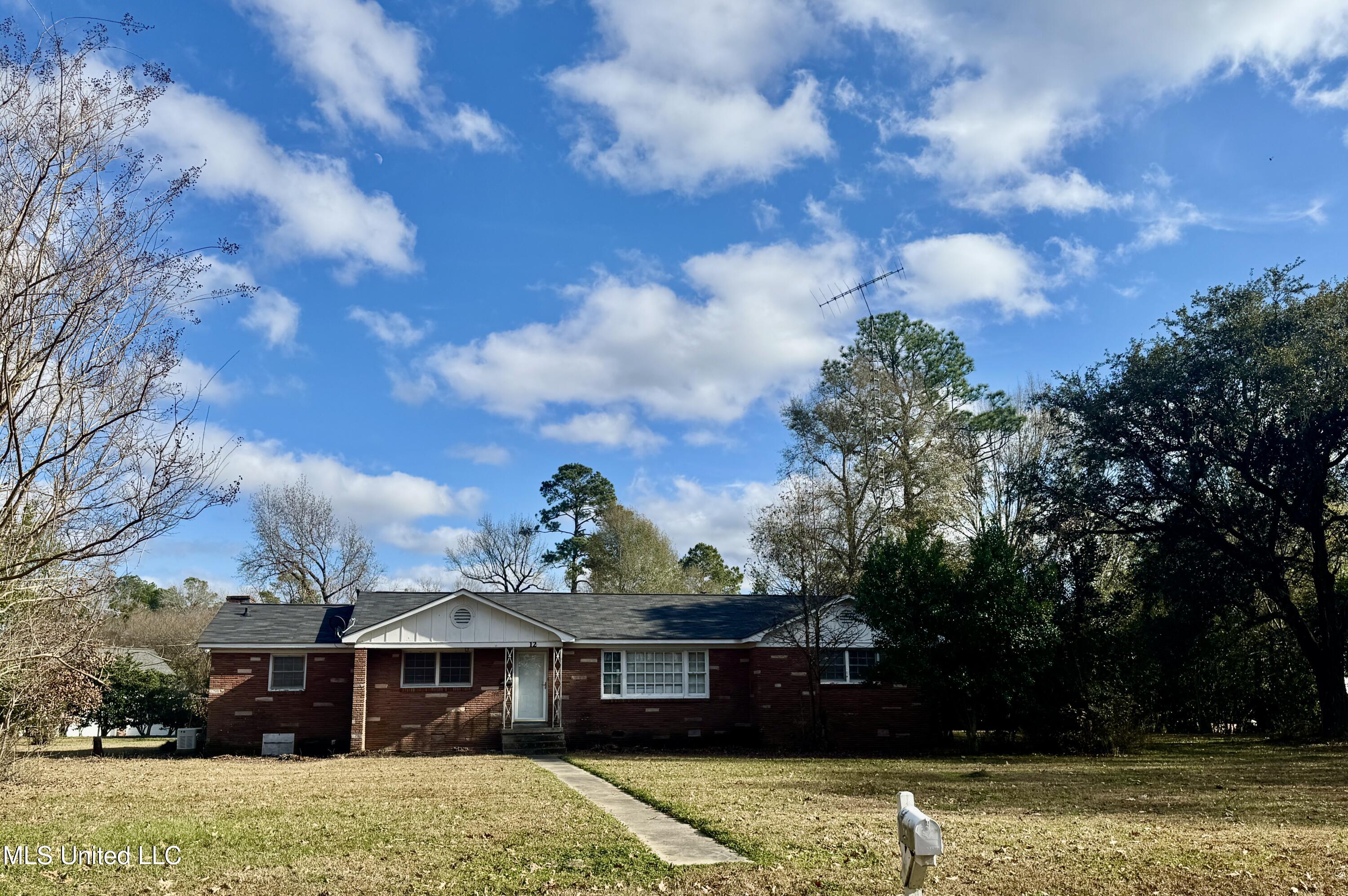 12 Fatherland Road Natchez, MS 39120 - Photo 2 of 40 IMG_7368