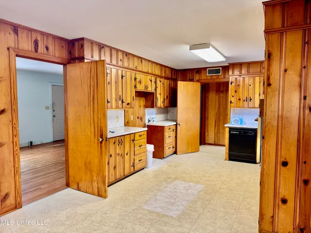 $179,000 | 12 Fatherland Road, Natchez, MS 39120