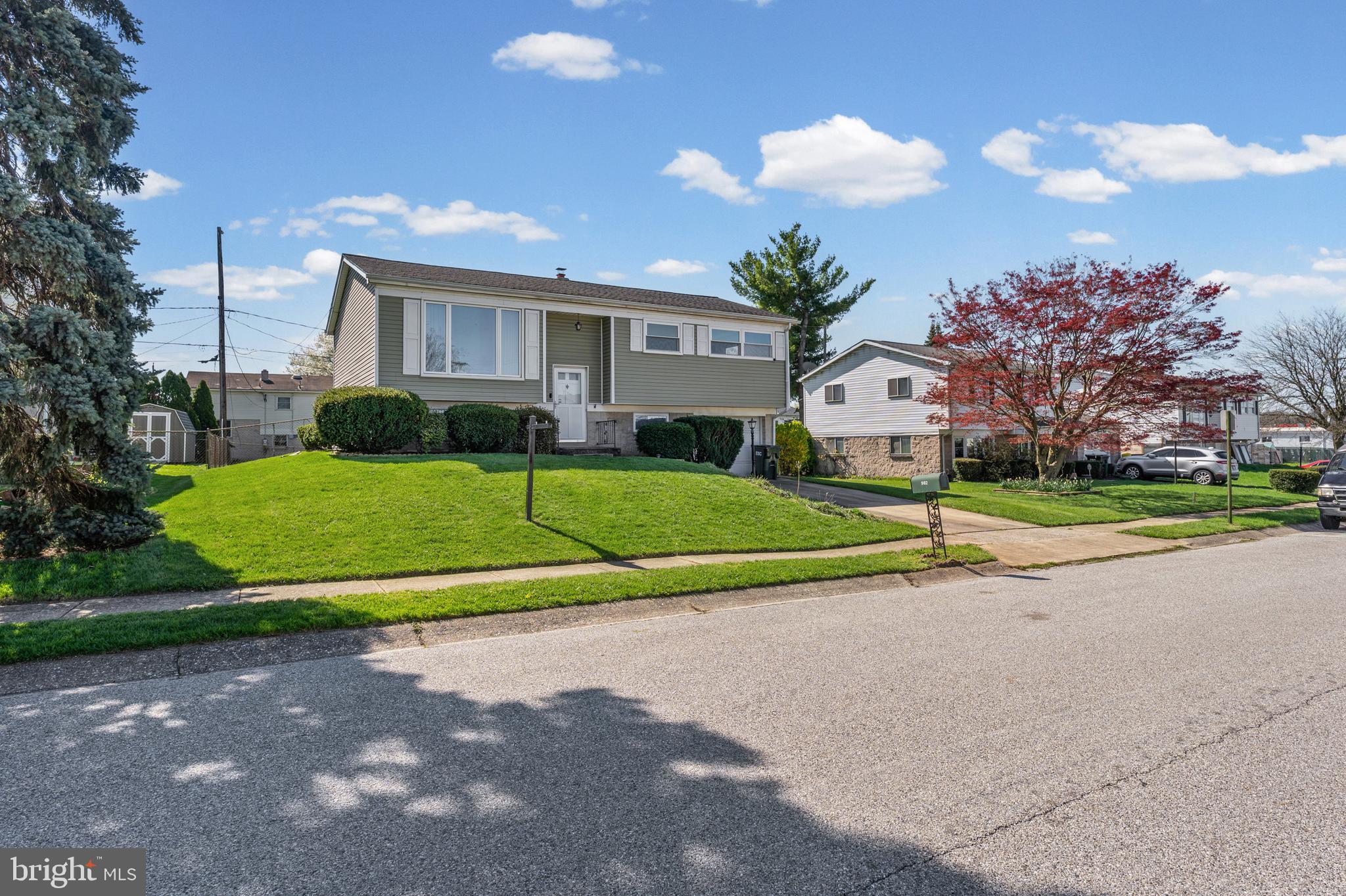 982 Marbrook Lane York, PA 17404 - Photo 2 of 26
