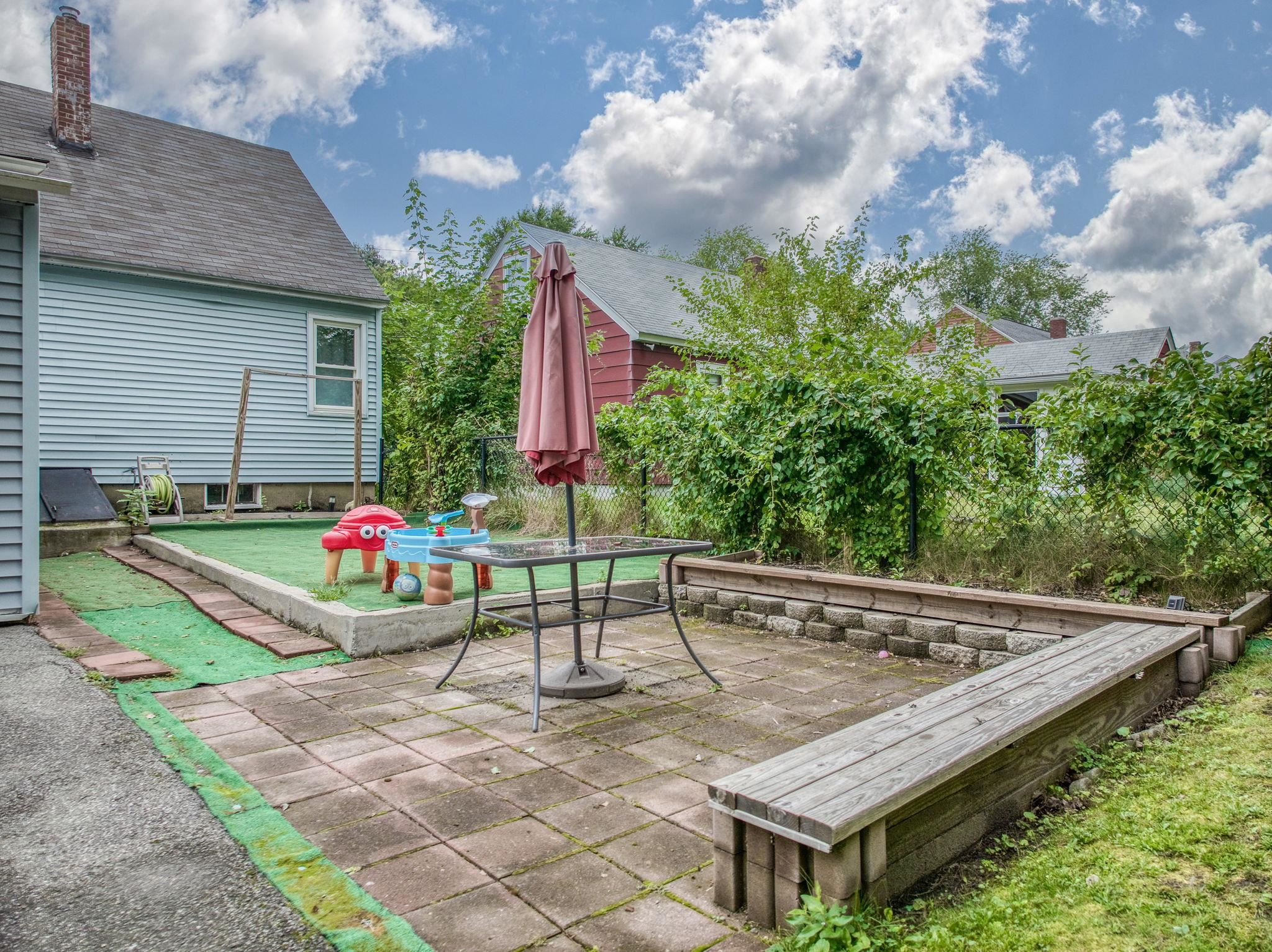 1031 Cilley Road Manchester, NH 03103 - Photo 17 of 21 Gallery Image 17