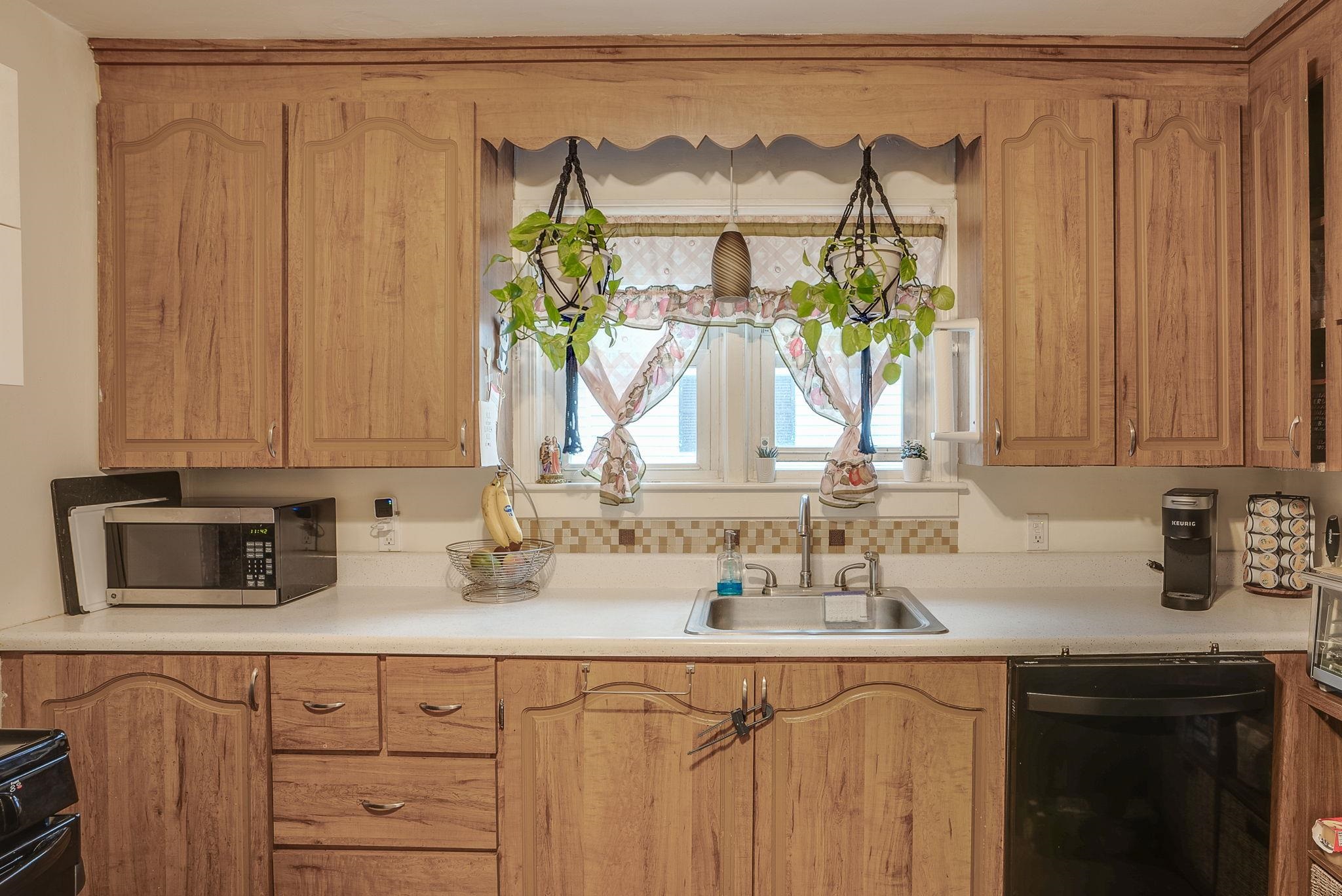 1031 Cilley Road Manchester, NH 03103 - Photo 3 of 21 Gallery Image 3