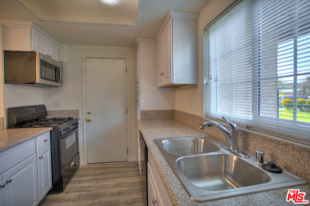 5115 Swallow Lane Riverside, CA 92505 - Photo 7 of 24