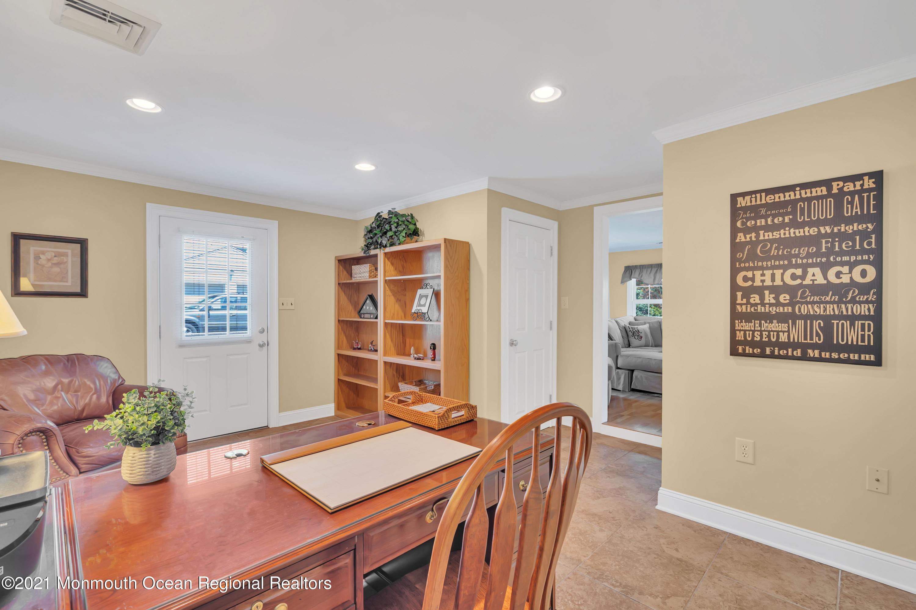 33 Pelican Road Middletown, NJ 07748 - Photo 11 of 45 Office