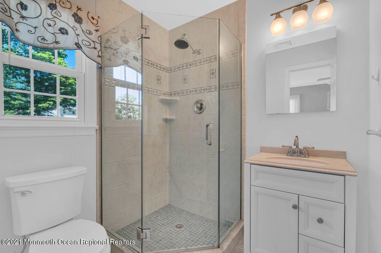 33 Pelican Road Middletown, NJ 07748 - Photo 23 of 45 Master Bathroom