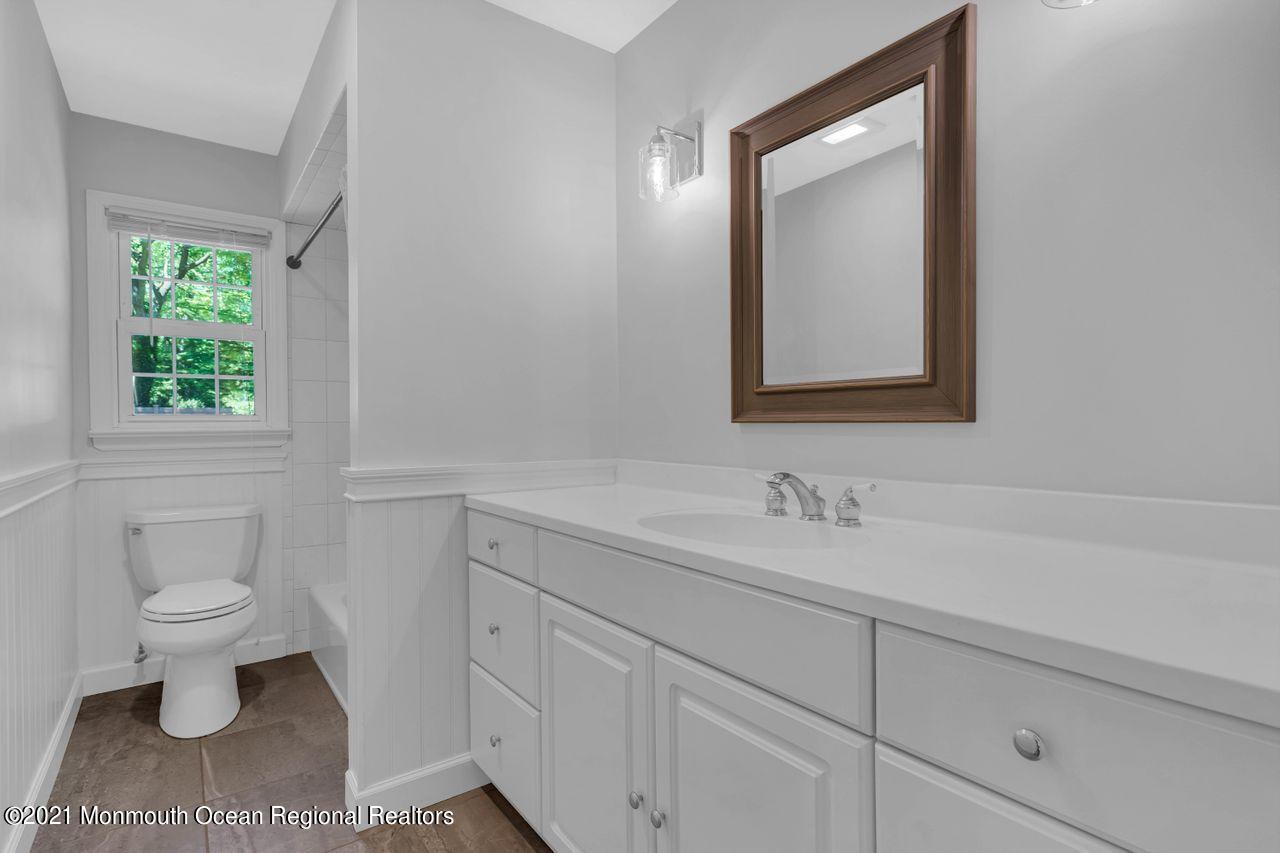 33 Pelican Road Middletown, NJ 07748 - Photo 26 of 45 Hall Bathroom