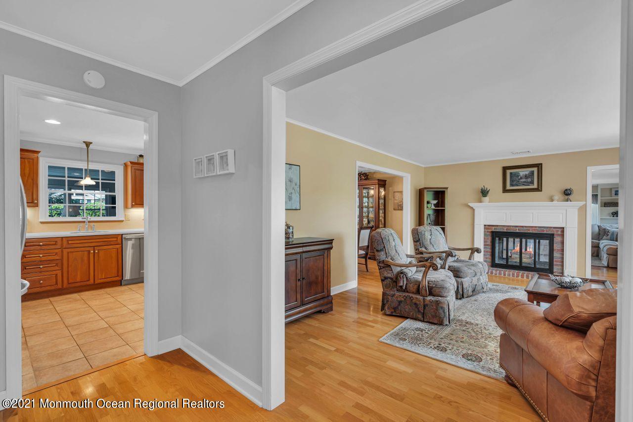 33 Pelican Road Middletown, NJ 07748 - Photo 4 of 45 Foyer