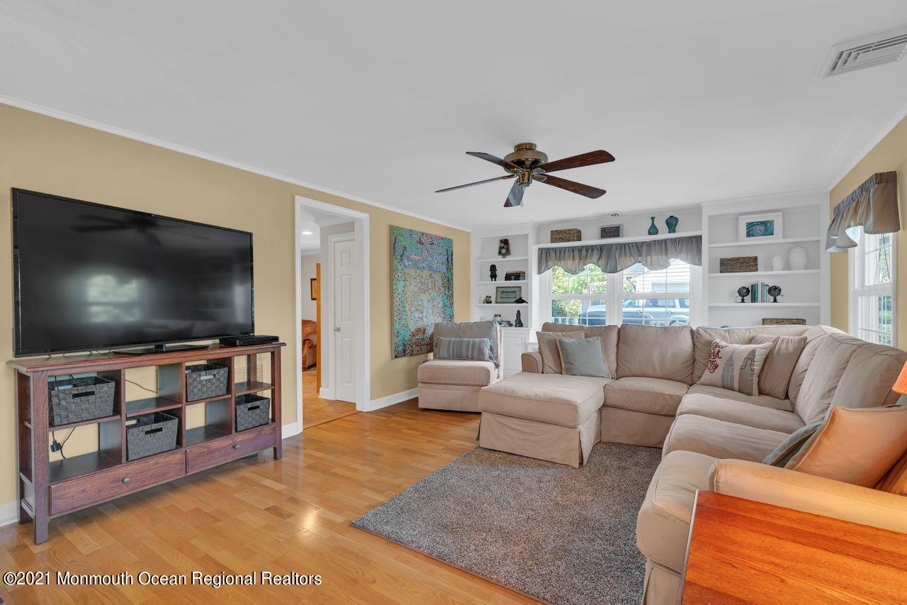 33 Pelican Road Middletown, NJ 07748 - Photo 8 of 45 Family Room