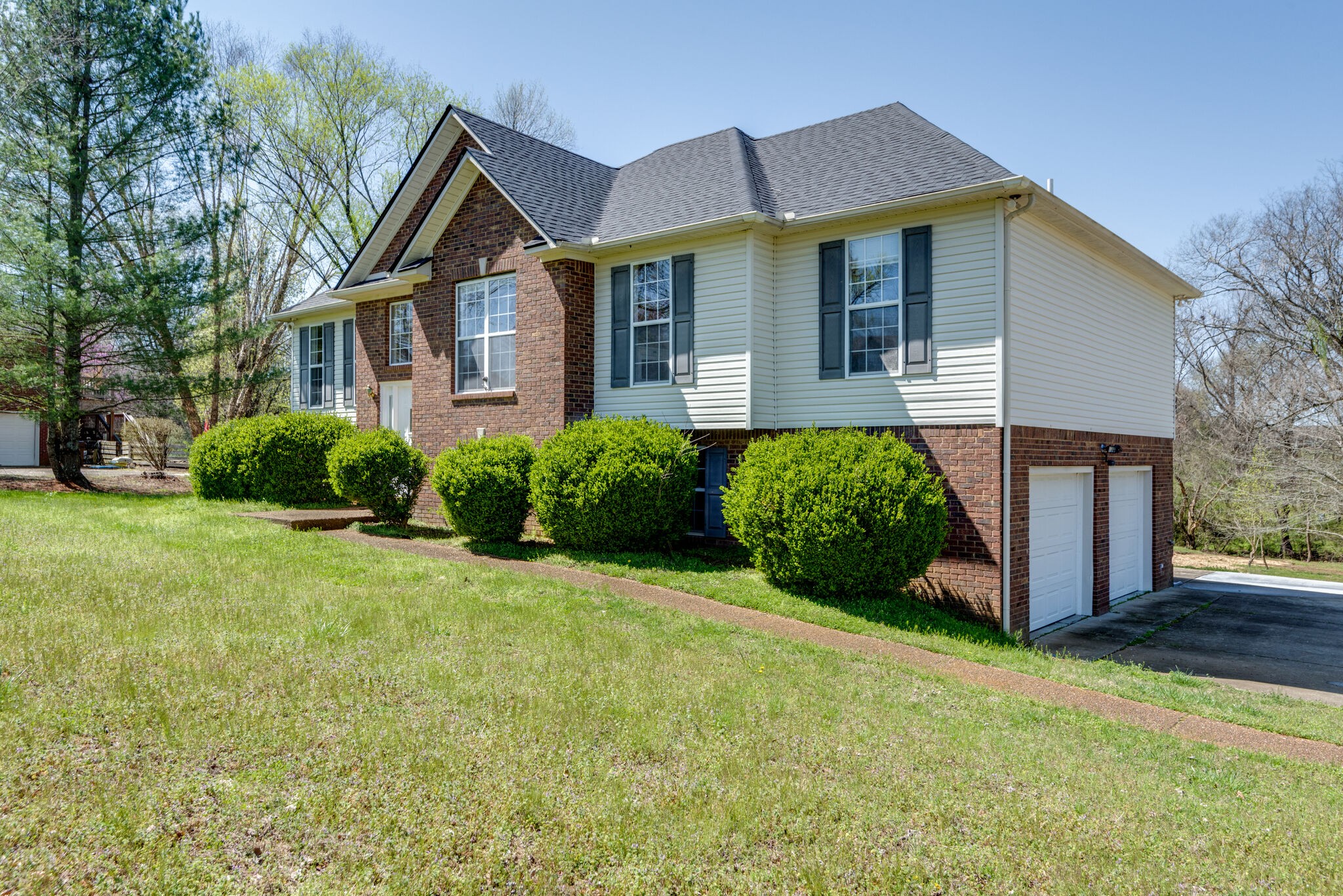 828 Rands Way Columbia, TN 38401 - Photo 3 of 30 a front view of a house with a yard