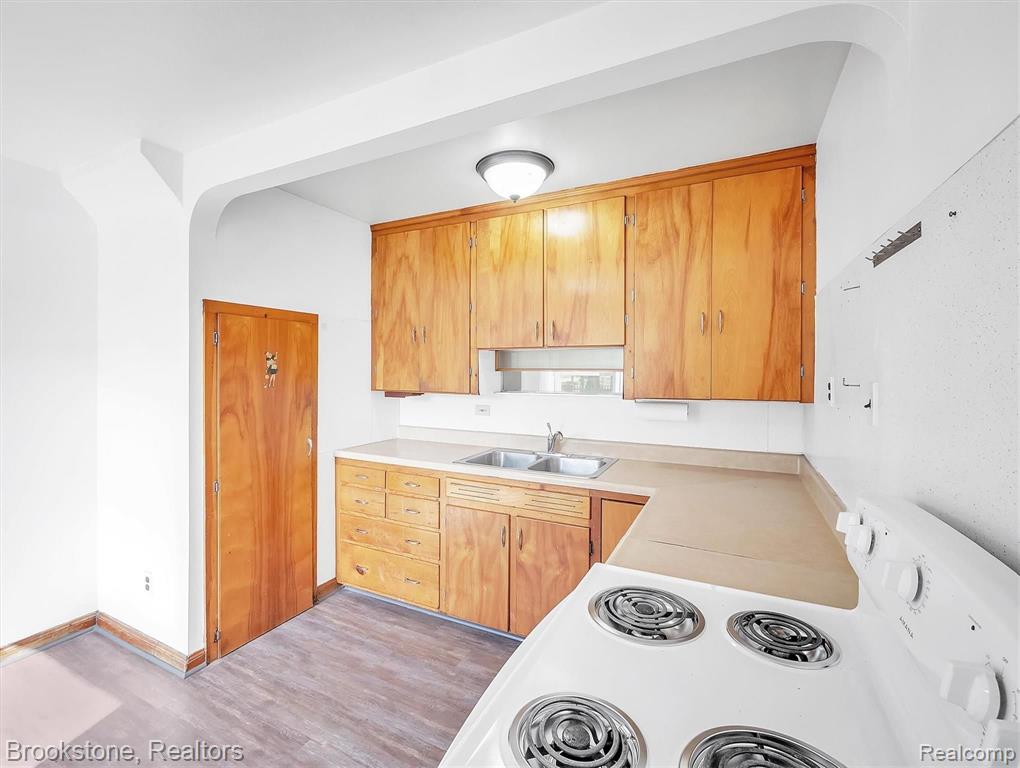 20402 Inkster Road Redford, MI 48240 - Photo 15 of 43