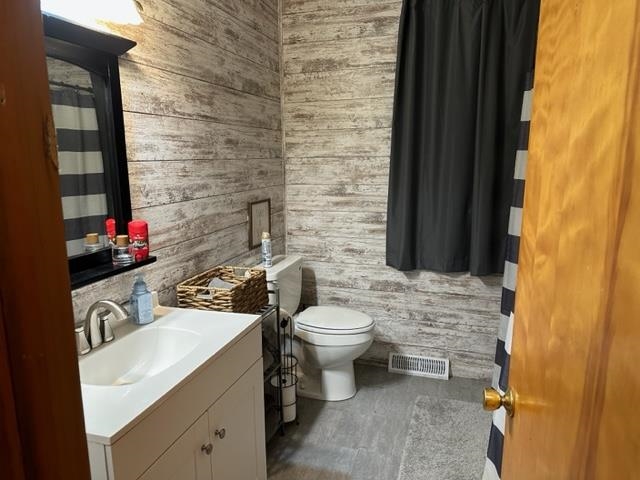 460 West River Road Mount Pleasant, MI 48858 - Photo 8 of 12